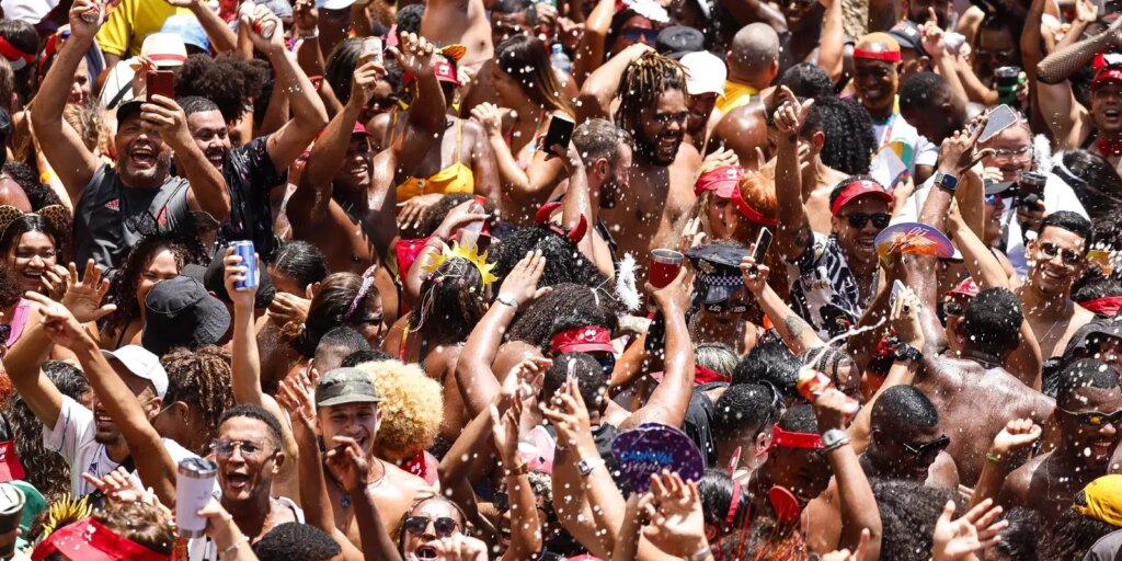 bailes-da-cinelandia-transformam-o-centro-do-rio-com-shows-ao-vivo