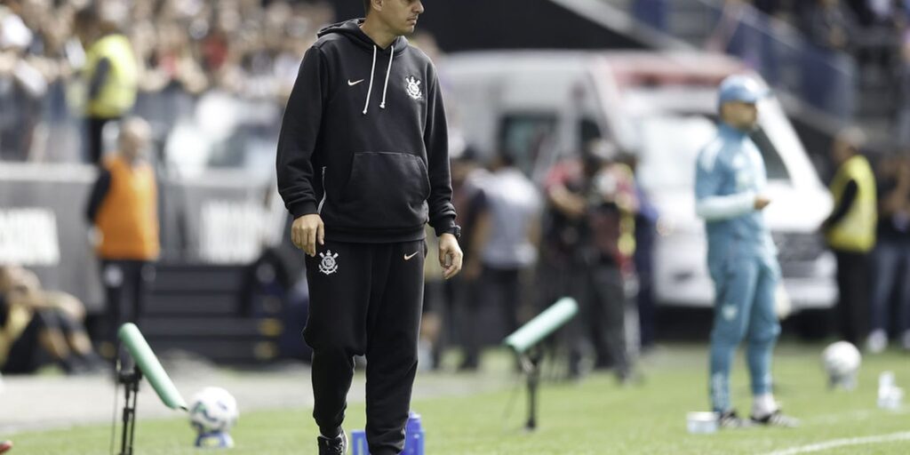 tecnico-lucas-piccinato-e-demitido-da-equipe-feminina-do-corinthians