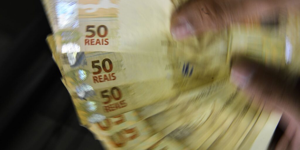 receita-paga-lote-da-malha-fina-do-imposto-de-renda-de-marco