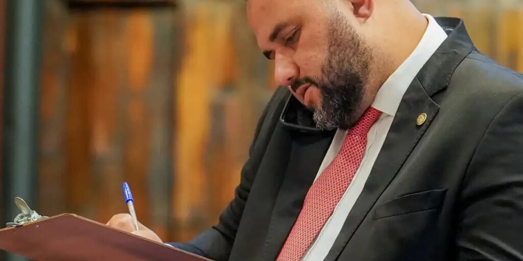 pf-encontra-mensagens-de-violencia-em-celular-de-deputado-preso-no-rj