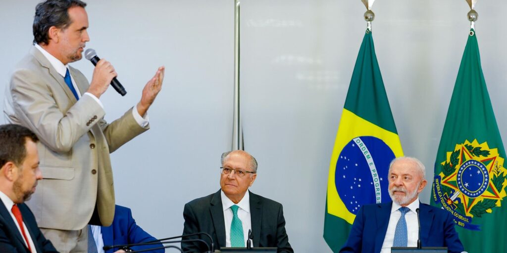 lula-assina-mp-e-zera-“taxa-das-blusinhas”