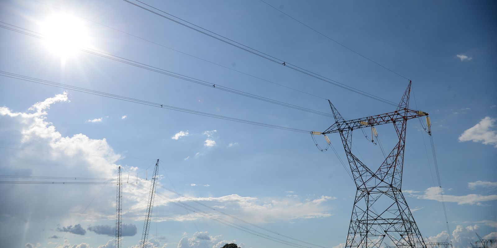 aneel-leiloa-mais-quatro-lotes-de-transmissao-de-energia