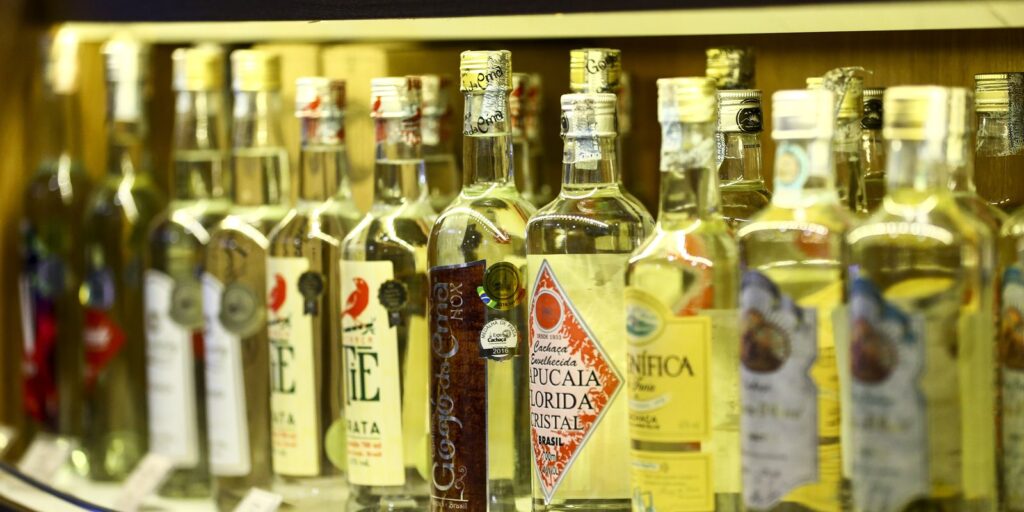 cresce-o-numero-de-estabelecimentos-na-cadeia-produtiva-da-cachaca