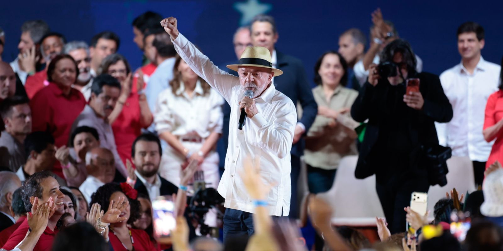 pt-oficializa-candidatura-de-lula-a-presidencia