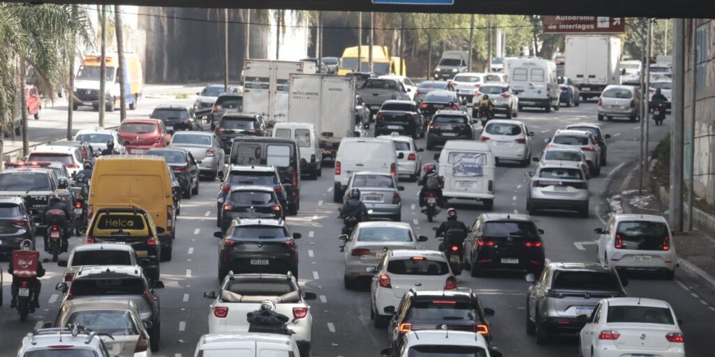 com-greve-de-ferroviarios,-usuarios-de-trens-enfrentam-transito-em-sp