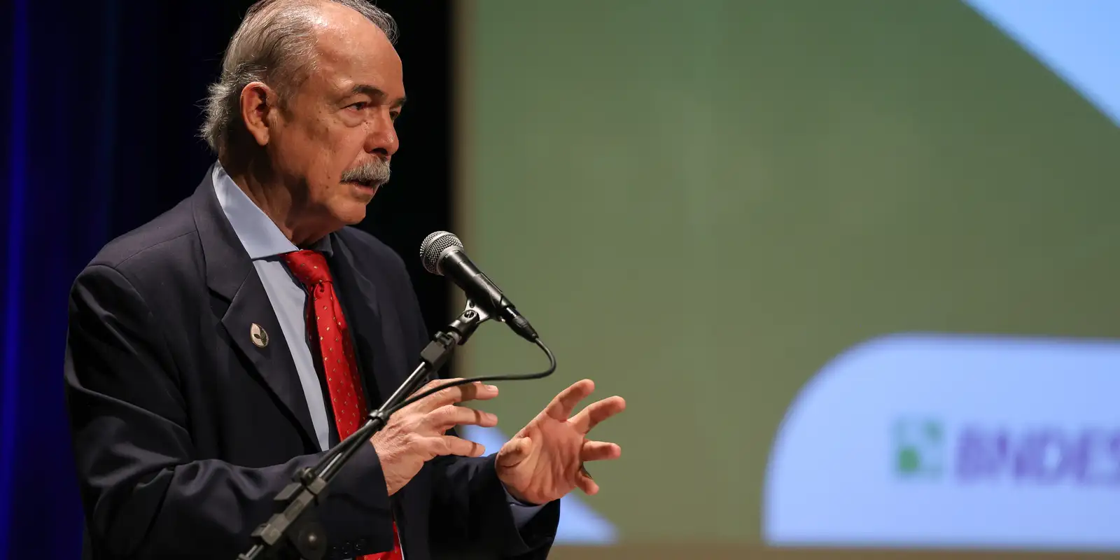 bndes-tem-lucro-recorde-de-r$-9,2-bi-no-primeiro-semestre