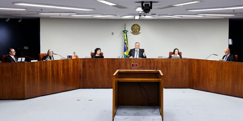 dino-e-moraes-defendem-rediscutir-dispensa-de-diploma-para-jornalista