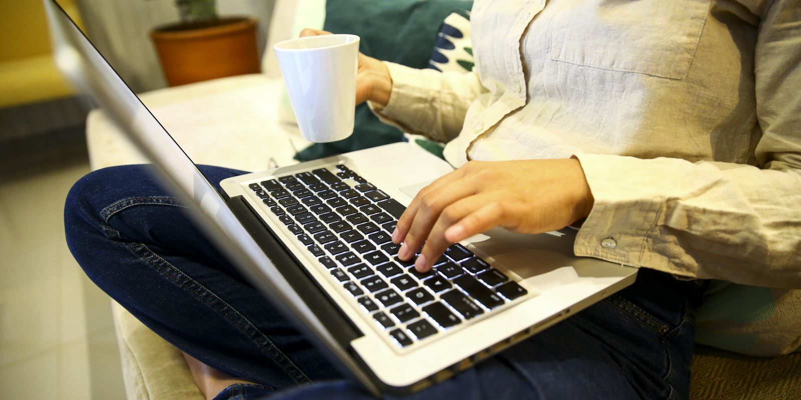 sete-em-cada-dez-brasileiros-temem-comprar-remedios-pela-internet