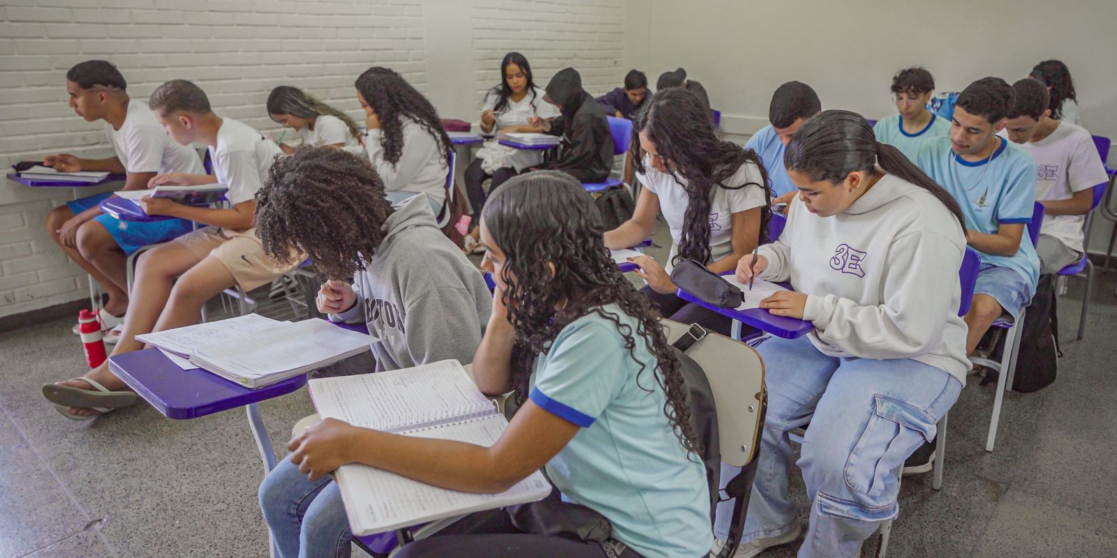 brasil-melhora-desempenho-escolar-no-longo-prazo,-mas-patamar-e-baixo