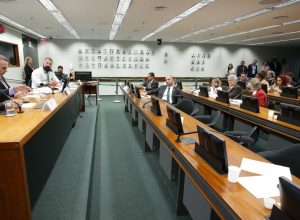 conselho-de-etica-adia-analise-contra-deputados-por-quebra-de-decoro