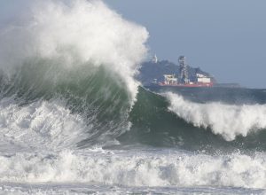 ressaca-atinge-litoral-do-rio-e-pode-ter-ondas-de-ate-2,5-metros