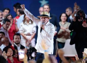 pt-oficializa-candidatura-de-lula-a-presidencia