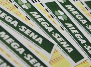 ninguem-acerta-mega-sena;-premio-acumula-para-r$-165-milhoes