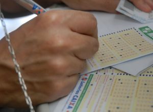 mega-sena-acumula-para-r$-76-milhoes;-confira-os-numeros-sorteados
